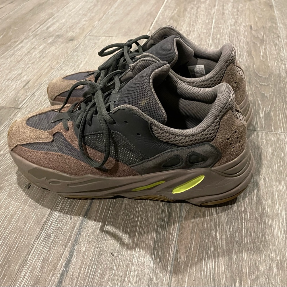Yeezy Boost 700 Mauve